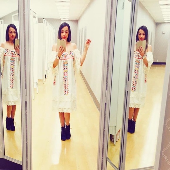 Mexican embroidered crochet off shoulder dress - Picture 4 of 7